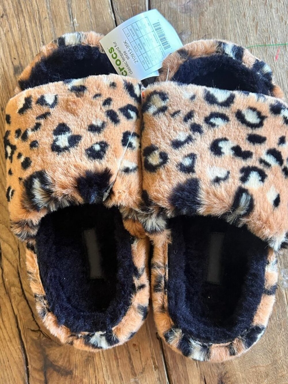 NEW Crocs slippers furry animal print women’s size 6 -7 SO CUTE! Soft fur - Picture 2 of 7